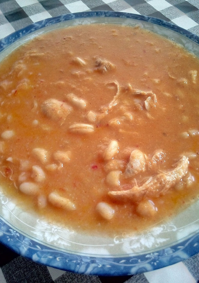 Una foto de Habichuelas con pollo