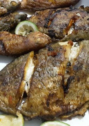 صورة لوصفة سمك دوراد مقلي في المقلاة