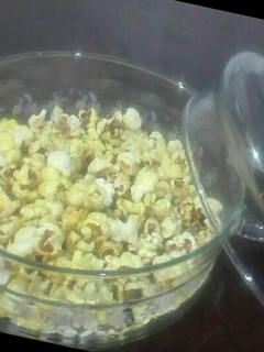 عکسی از دستور پاپ کورن زردچوبه ای