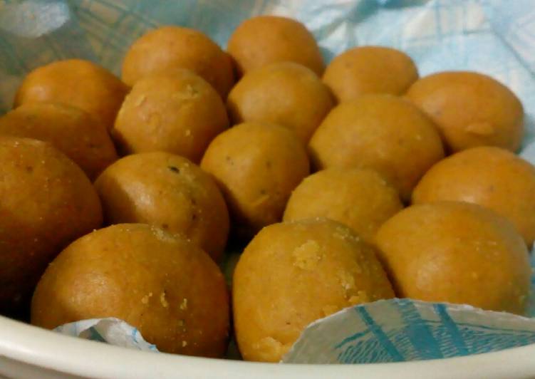 Besan ladoo (indian dessert)