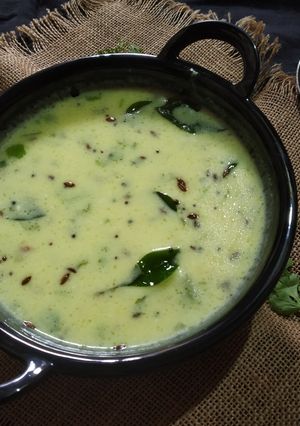 ગુજરાતી ખાટી મીઠી કઢી (Gujarati Khati Mithi Kadhi Recipe In Gujarati) રેસીપી મુખ્ય ફોટો