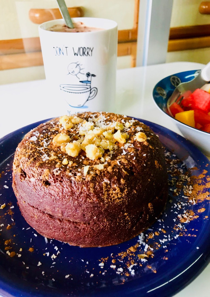 Una foto de Fitcocho al microondas de fresas, chocolate y Canela