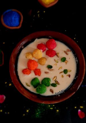 A picture of Rabdi with colourful coconut ladoo.