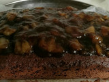 Bizcocho de chocolate con chutney de peras