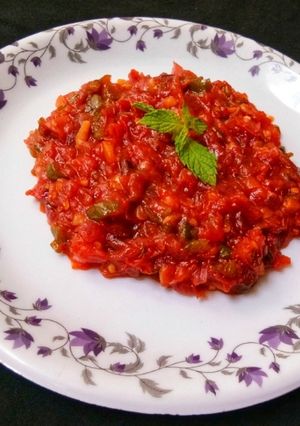 A picture of Mexican salsa sauce.