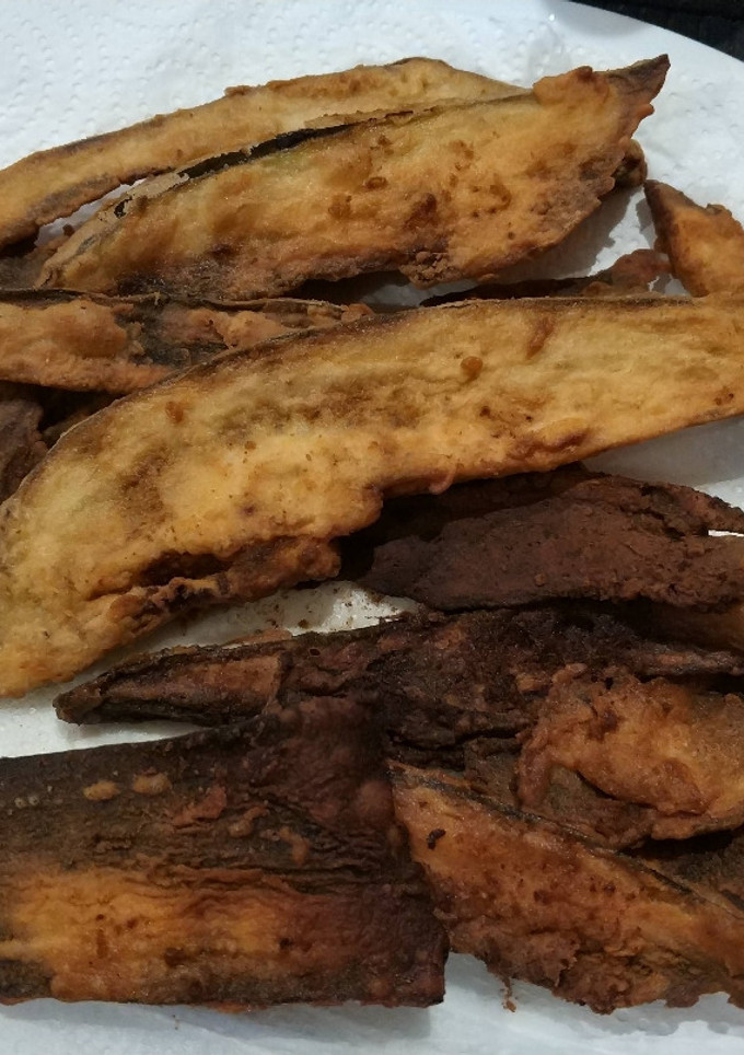 Una foto de Berenjena frita y acompañada de miel
