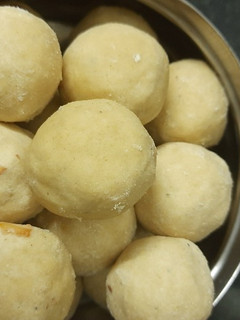 🌕🌕பாசிப் பருப்பு லட்டு🌕🌕 (Paasi paruppu laddo recipe in tamil) செய்முறை முக்கிய புகைப்படம்