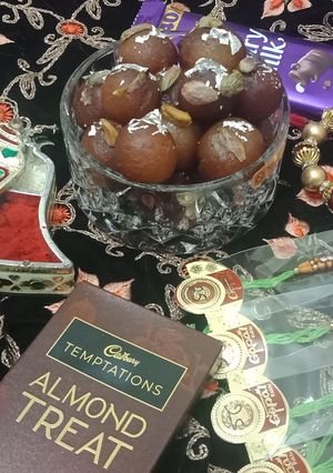 मिनी गुलाब जामुन (Mini Gulab Jamun recipe in Hindi) रेसिपी मुख्य फोटो
