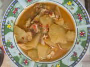 Una foto de bacalao con patata y pimentón