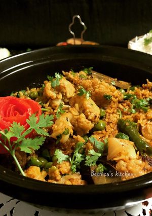A picture of Phoolkophir Muri Ghonto (Cauliflower cooked with Rice - Bengali style).