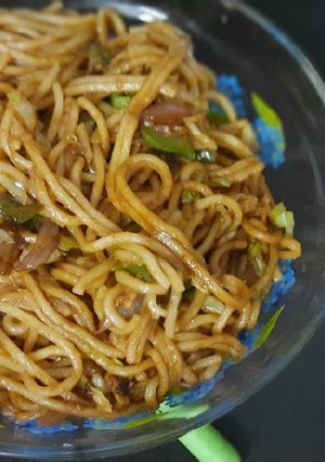 હક્કા નુડલ્સ (Hakka Noodles Recipe In Gujarati) રેસીપી મુખ્ય ફોટો