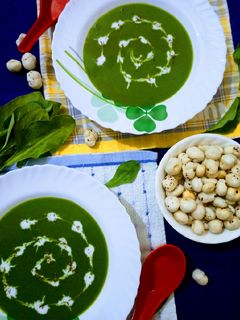 क्रीमी पालक सूप(Creamy palak soup recipe in Hindi) रेसिपी मुख्य फोटो