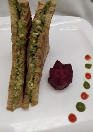 A picture of Cheese Chilli Toast Sandwich.