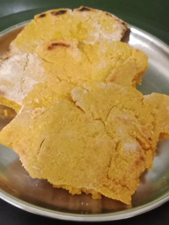 મકાઈ નો રોટલો (Makai Rotlo Recipe In Gujarati) રેસીપી મુખ્ય ફોટો