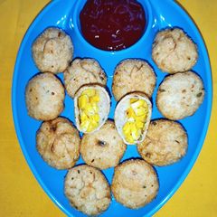A picture of Semolina and Corn Kachodi.