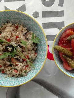 Una foto de Arroz integral con verduras y tomillo