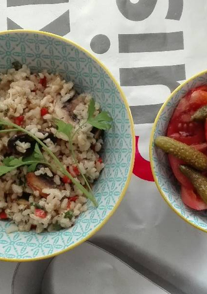 Una foto de Arroz integral con verduras y tomillo