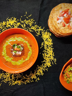 દાલ પકવાન (Dal Pakvan Recipe In Gujarati) રેસીપી મુખ્ય ફોટો
