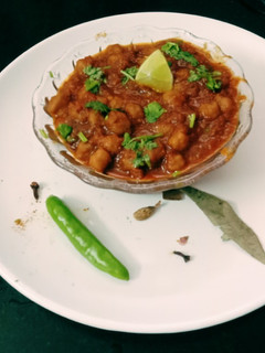 குஜராத்தி சோலே. (Kujarathi chole recipe in tamil) செய்முறை முக்கிய புகைப்படம்