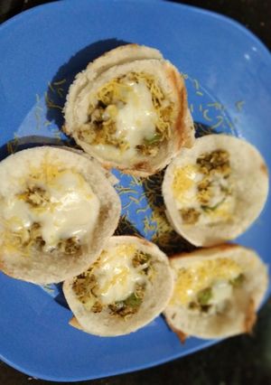 ब्रेड कटोरी (bread katori recipe in marathi) रेसिपी चे मुख्य फोटो 