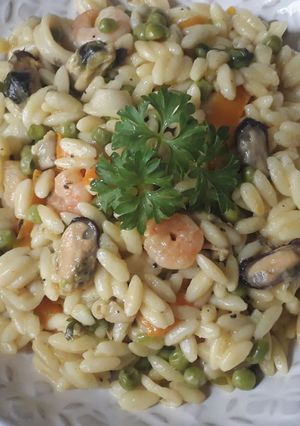 Una foto de Pasta orzo con marisco