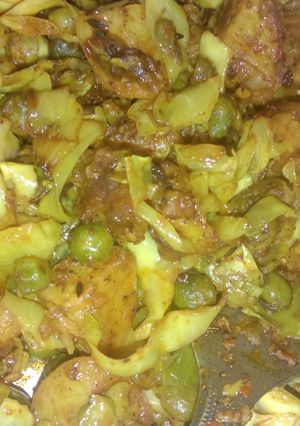 A picture of Cabbage peas potato Sabzi.