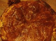 Une photo de galette frangipane pomme