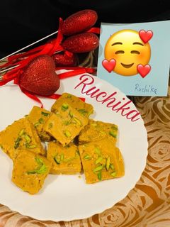 बेसन बर्फ़ी (besan barfi recipe in Hindi) रेसिपी मुख्य फोटो