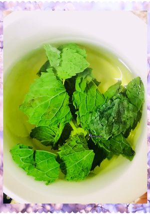 A picture of Instant mint water.