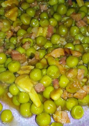 Una foto de Guisantes con jamón serrano