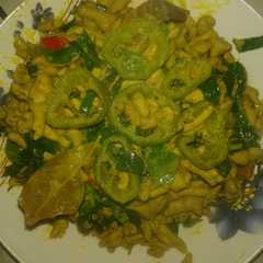 รูปของ Usus ayam bumbu wangi (kunyit kemangi)