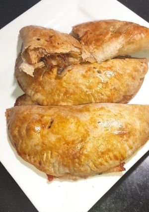 A picture of Cheesy Chicken Mushroom Pie.