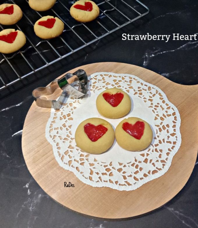 Foto resep Strawberry Heart Cookies