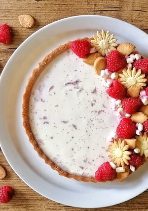 Foto di Crostata con confettura di fragole e panna cotta