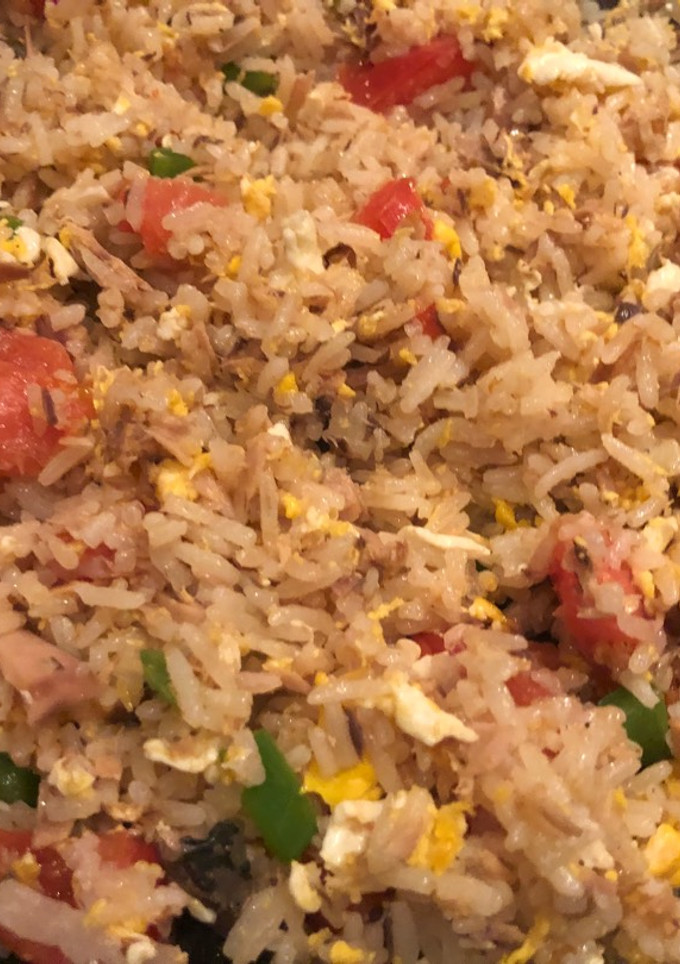 Una foto de Arroz salteado con atún