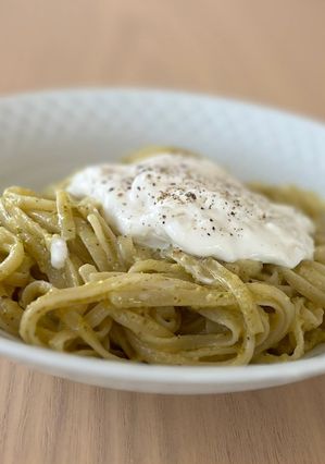 Una foto de Tallarines con burrata y pesto de pistacho & limón
