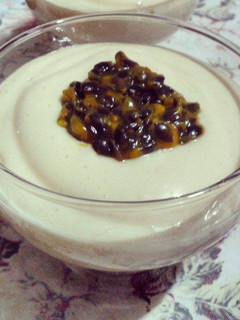 Una foto de Mousse de maracuyá