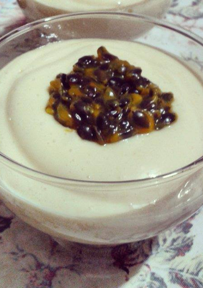 Una foto de Mousse de maracuyá