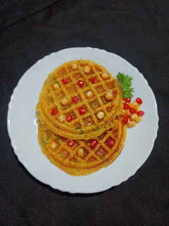 सूजी कॉर्न वफ़ल (sooji corn waffle recipe in Hindi) रेसिपी मुख्य फोटो