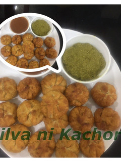 લીલવાની કચોરી(Lilva kachori recipe in Gujarati) રેસીપી મુખ્ય ફોટો