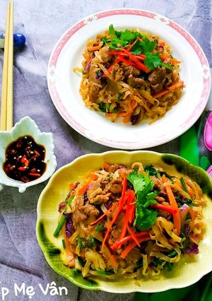 A picture of Stir-Fried Beef Pho Noodles.