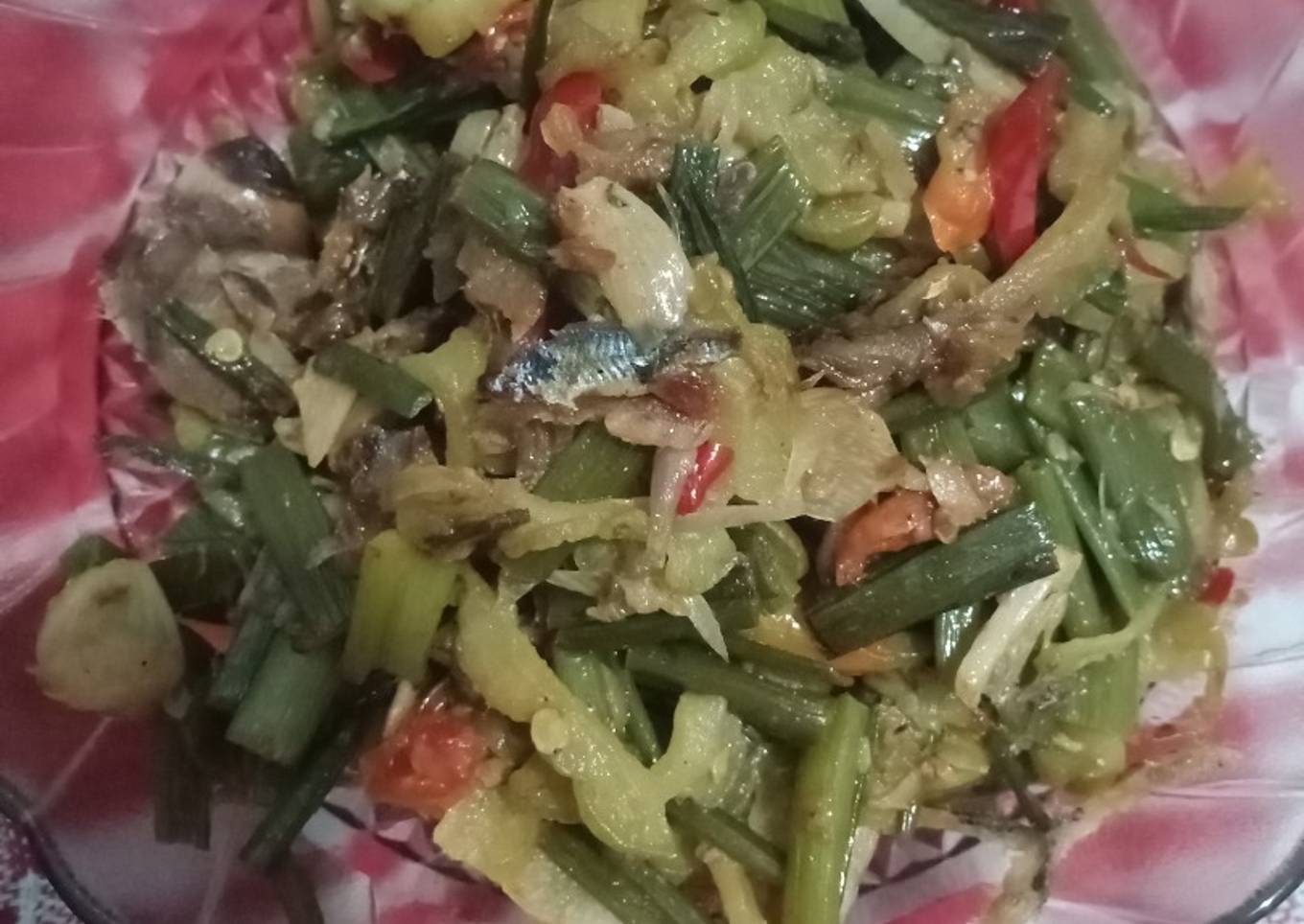 Tumis pare kembang bawang plus klotok