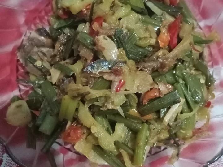 Cara Mudah Menyiapkan Resep Tumis pare kembang bawang plus klotok yang Lezat Anti Ribet, Uenak Banget