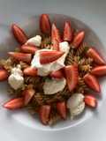 Macarrones con queso y fresas