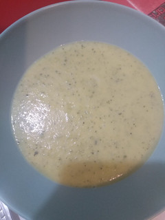 Una foto de Crema de tallos de cebolla y calabacín
