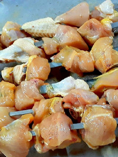 عکسی از دستور جوجه کباب زعفرانی🍢🐓