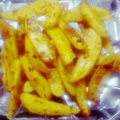 A picture of Potato wedges.