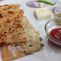 A picture of Cheesy Garlic Paratha.