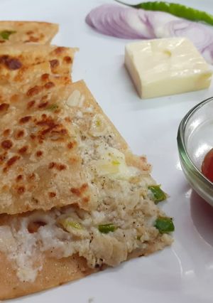 A picture of Cheesy Garlic Paratha.