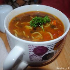 Persian vermicelli soup A picture of Persian vermicelli soup.